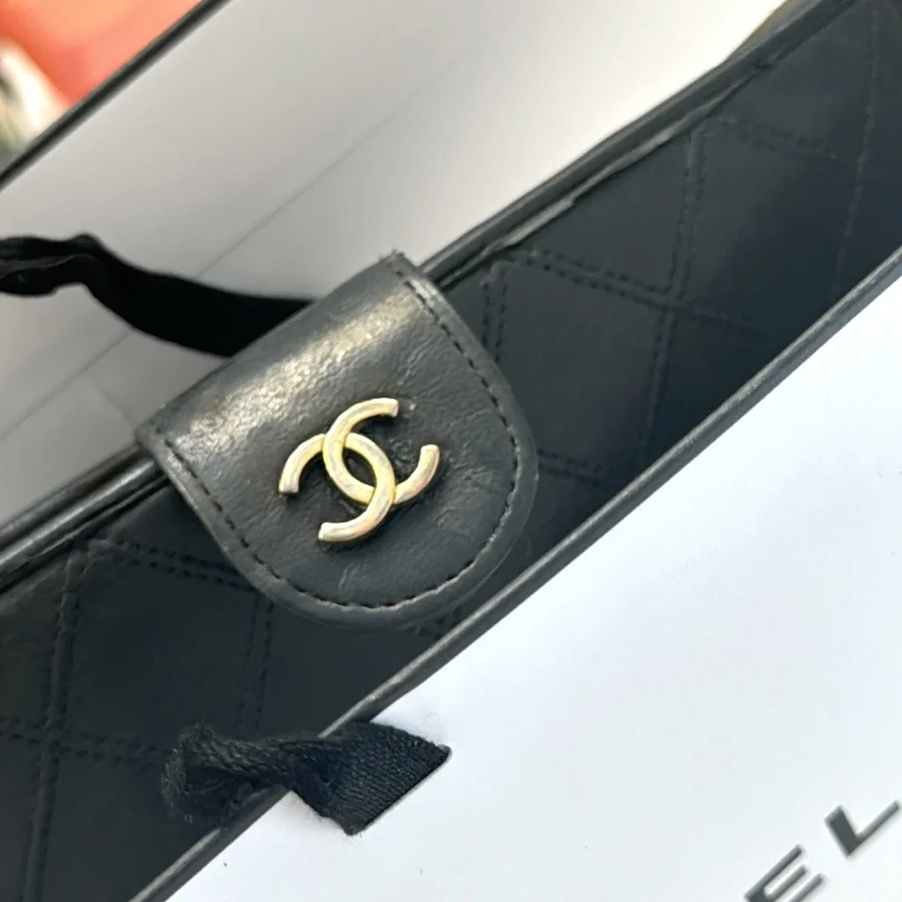 CHANEL Quilted Diamond pattern CC Gold Black Bifold Wallet with Chanel Box - Picture 4 of 17